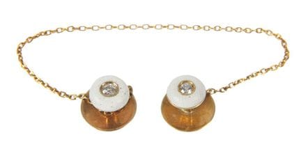 Botones de cuello con diamantes
A mediados del sig
