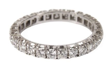 Anillo de recuerdo con diamantes
de estilo contemp