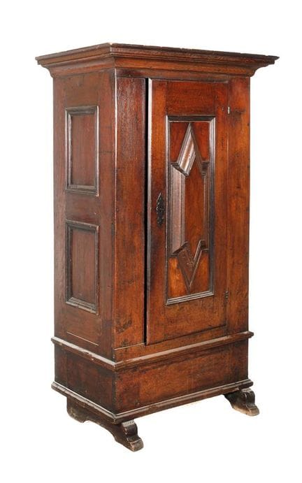 Pequeño armario barroco
c. 1700, roble macizo, teñ
