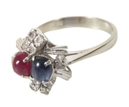 Anillo de mujer con rubí, zafiro y diamante
hacia 