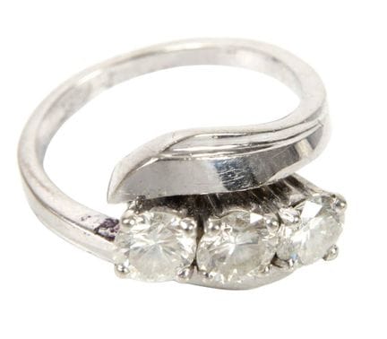 Anillo de diamantes
hacia 1970, oro blanco con el 