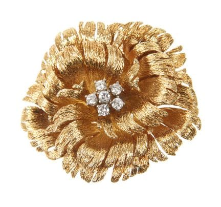 Broche grande en forma de flor con diamantes
fecha