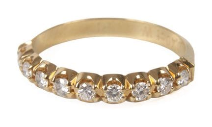 Anillo de mujer con diamantes
de época moderna, or