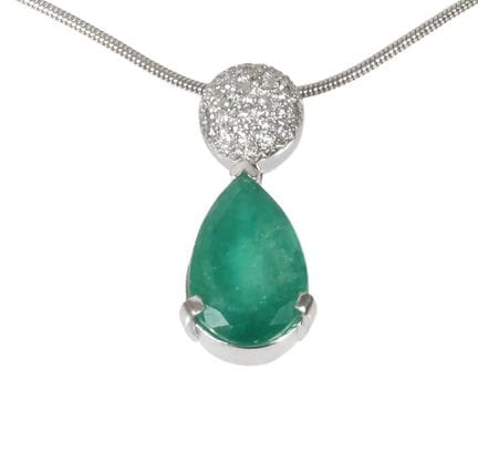 Colgante con esmeralda y diamantes en una cadena 
