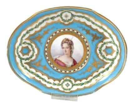 Petite coupe à portrait de Sèvres « Duchesse du Ma