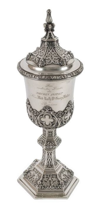 Jolie coupe à couvercle en argent, 1852
datée de 1