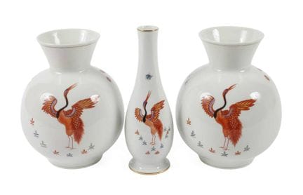 Trois vases de Meissen « Peinture de grues indienn