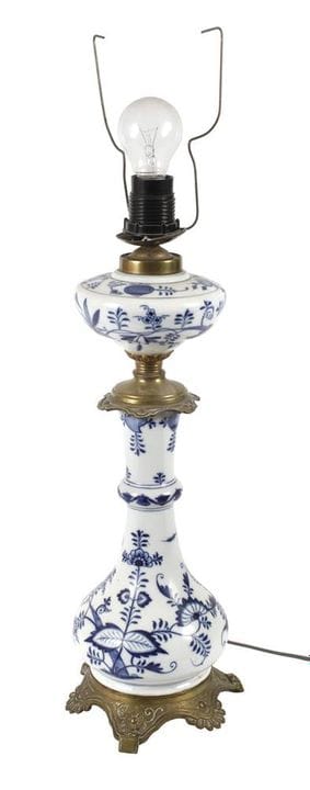 Pied de lampe de Meissen « motif oignon »
marque «