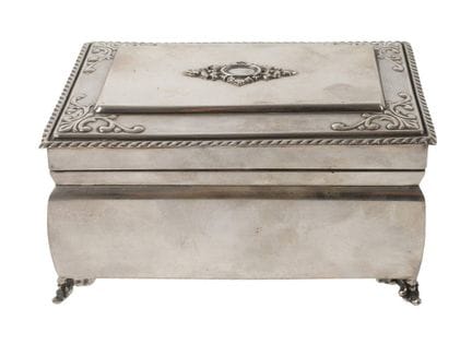 Sucrier en argent
XXe siècle, argent poinçonné « S