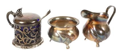 Ensemble d'argenterie de table de petite taille
Se