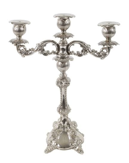 Grand chandelier de table en argent
vers 1870, arg