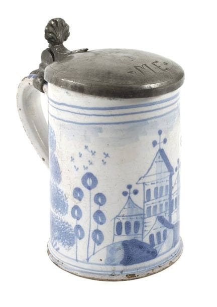 Ancienne chope à bière pour dames de Bayreuth
vers