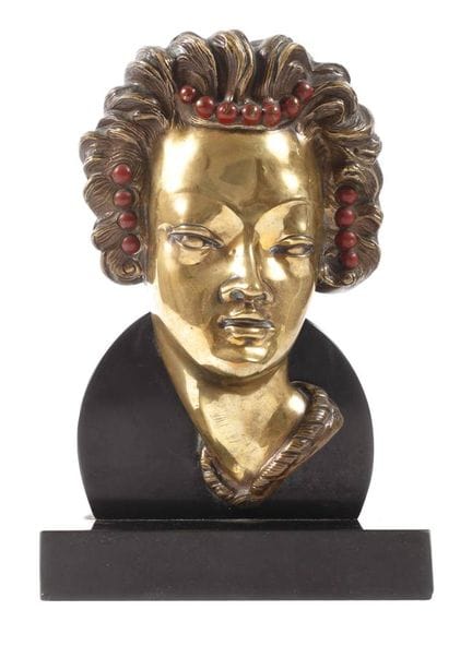 装饰艺术风格女性半身像
约1930年，侧面刻有“R. de Ryck Statua”字样， 青铜表面