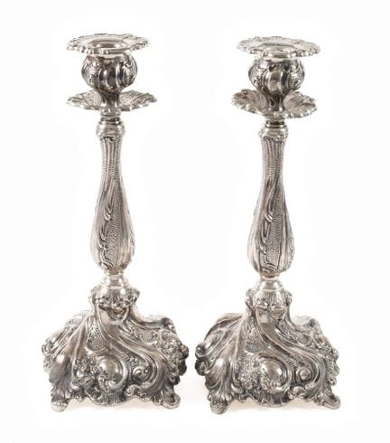 Paire de chandeliers en argent de style baroque
It