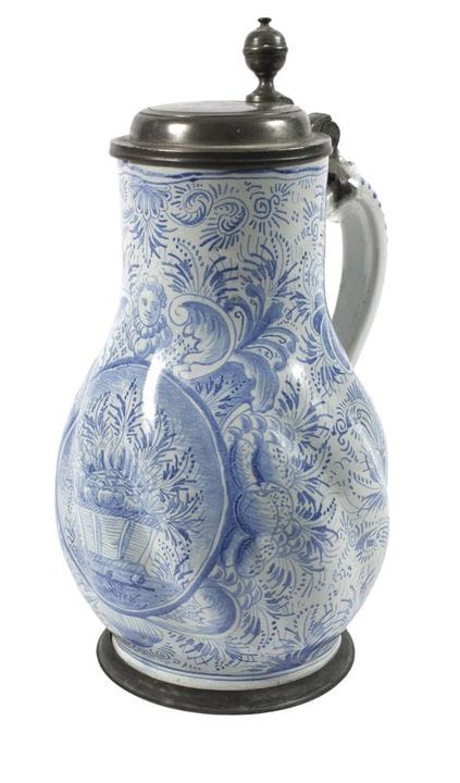 Cruche à poires en faïence de Nuremberg 
vers 1800