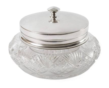 Boîte à caviar avec monture en argent
XXe siècle, 