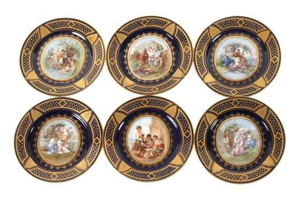 Six assiettes d'apparat de style viennois ancien
T