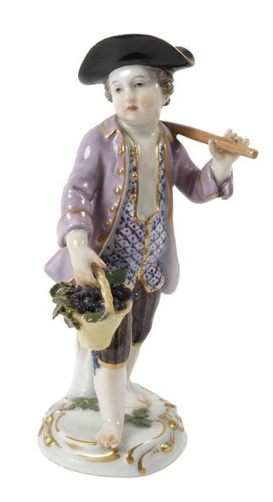Meissen « Enfant jardinier avec une houe et un pan