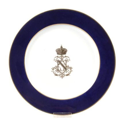 Assiette de table de Sèvres avec monogramme impéri