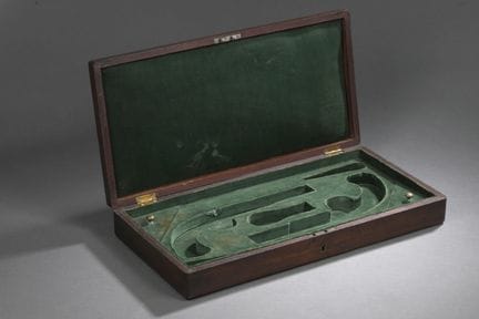 Cofanetto porta-accessori per una coppia di pistol