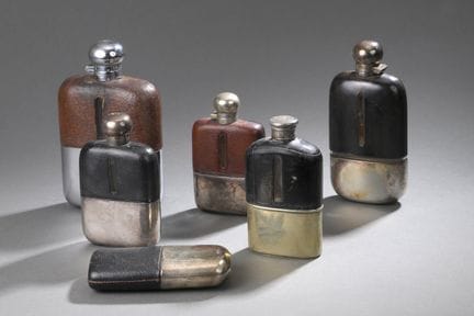 Lot de six flasques en verre partiellement gaînées