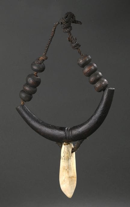 Collier traditionnel honorifique fidjien dit tabua