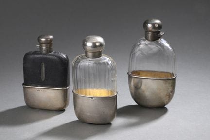 Lot de deux flasques montées argent (min 800/°°) d