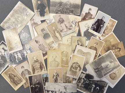 Set di 59 foto e stampe di militari, tra cui fante