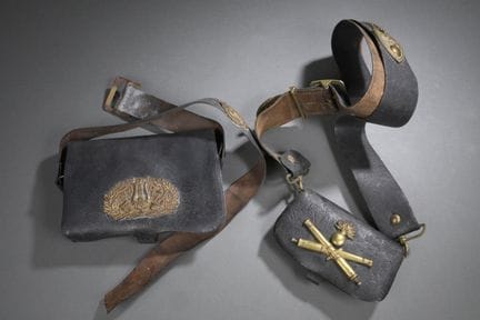 Gherona da artiglieria
Astuccio in pelle nera, con
