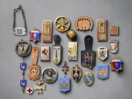 France Lot de 26 (env.) insignes, dont reproductio
