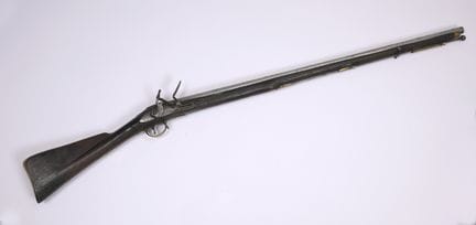 Fucile straniero, con otturatore a pietra focaia
C