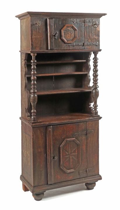Pfeilerschrank 17./18. Jh., Weichholz, aufgemalte 