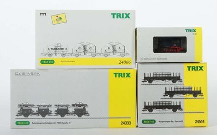 Lot comprenant une locomotive à vapeur et 3 wagons