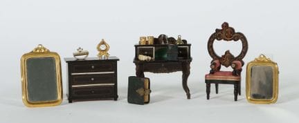 12 pièces de mobilier d'intérieur : 3 meubles prés