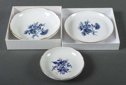 Two bowls and a plate with Meissen blue painting, 