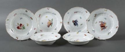 Four dinner plates and two soup plates, Meissen, 1