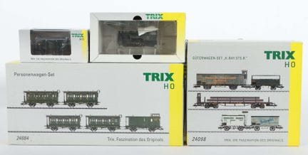 Locomotive + coffret de train + coffret de wagons 