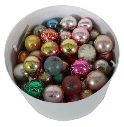 Gran lote de adornos navideños, en su mayoría del 