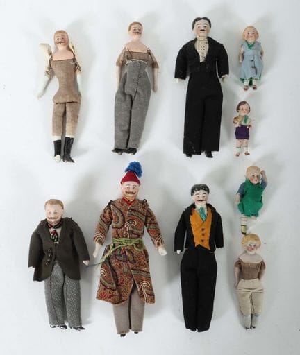 10 poupées de salon à tête en porcelaine, dont cer