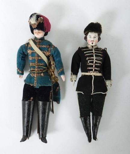 2 poupées de salon : tête en porcelaine émaillée, 