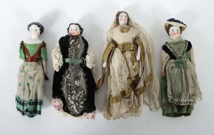 4 poupées de salon, modèle ancien, têtes en porcel
