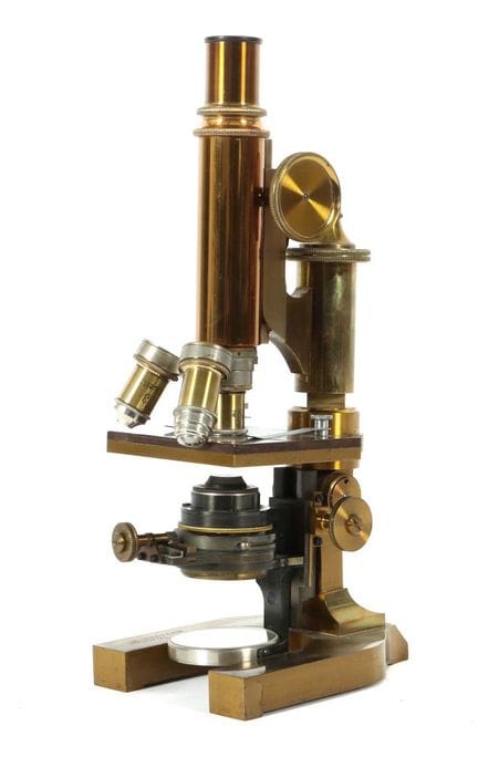 Microscopio en estuche de Ernst Leitz, Wetzlar, 18