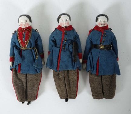 3 poupées de salon : tête en porcelaine émaillée, 