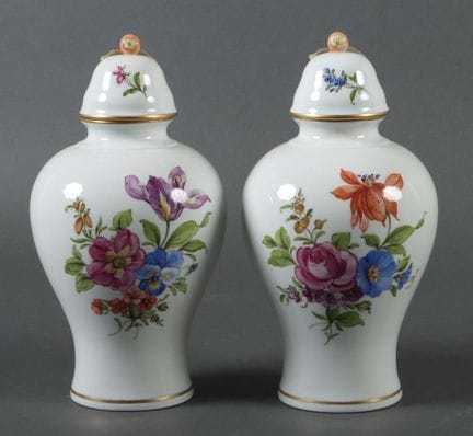 Two Ludwigsburg lidded vases, 20th century. Porcel