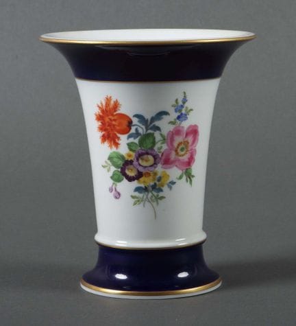 Meissen vase, after 1934. Glazed porcelain, featur