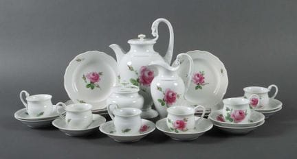 "Red Rose" Meissen coffee set, 20th century. Consi