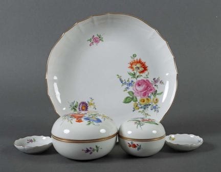 Three bowls and two lidded jars, Meissen, 20th/21s