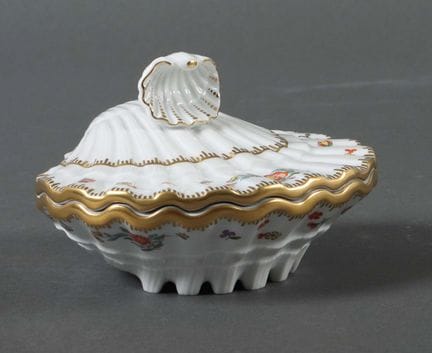 Shell-shaped box from the “Swan Service” by Johann