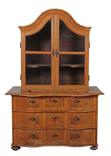 Kommode mit Aufsatzvitrine 18. Jh., Nussbaum furni