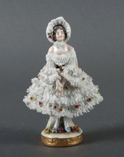 Crinoline lady Aelteste Volkstedt porcelain manufa